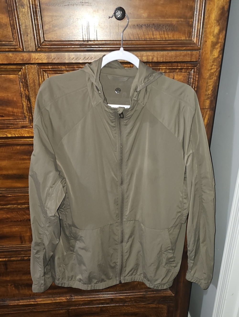 Lululemon Mens Windbreaker Jacket! NOMAD Sz Large. Excellent Condition!